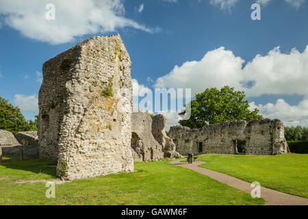 Pomeriggio estivo presso le rovine di St Pancras priory, Lewes, Inghilterra. Foto Stock