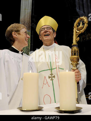 Vescovo di Manchester ordina moglie Foto Stock