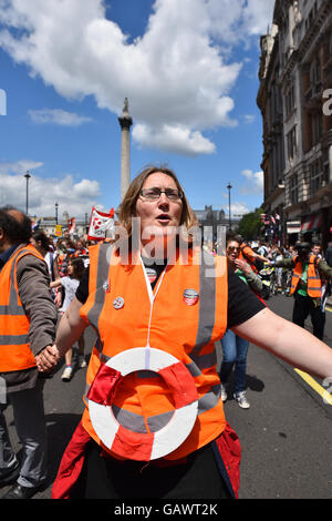 Londra, Regno Unito. Il 5 luglio 2016. I membri del dado tappa una giornata di sciopero, marzo attraverso il centro di Londra per un rally in piazza del Parlamento. Credito: Matteo Chattle/Alamy Live News Foto Stock