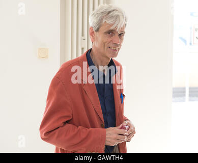 Stuttgart, Germania. 5 Luglio, 2016. Wolfgang Gedeon, membro del Parlamento per l' alternativa fuer Deutschland partito nel Parlamento dello stato del Baden-Wuerttemberg, lasciando il palazzo del parlamento dopo una riunione della frazione AfD a Stoccarda, Germania, 5 luglio 2016. Foto: BERND WEISSBROD/dpa/Alamy Live News Foto Stock