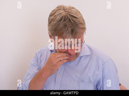 Stuttgart, Germania. 5 Luglio, 2016. Joerg Meuthen, frazione presidente del partito alternativa fuer Deutschland (AFD) allo stato europeo del Baden-Wuerttemberg, durante una conferenza stampa sull'uscita di 13 parlamentari della frazione AfD in connessione con l'anti-seminitism accuse di AfD parlamentare Gedeon allo stato il palazzo del parlamento a Stoccarda, Germania, 5 luglio 2016. Durante la conferenza stampa, Joerg Meuthen ha annunciato le sue dimissioni come presidente di frazione. Foto: DANIEL MAURER/dpa/Alamy Live News Foto Stock