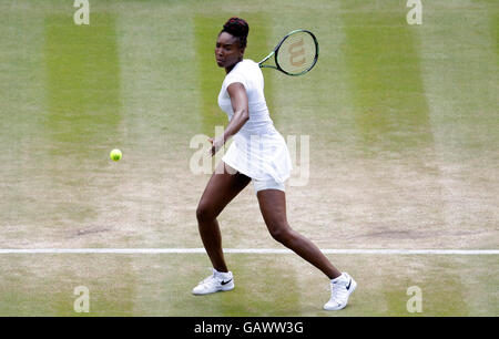 Londra, Regno Unito. 5 Luglio, 2016. Serena Williams usa i campionati di Wimbledon 2016 All England Tennis Club, Wimbledon, Londra, Inghilterra 05 Luglio 2016 All England Tennis Club, Wimbledon, Londra, Inghilterra 2016 Credit: Allstar Picture Library/Alamy Live News Foto Stock