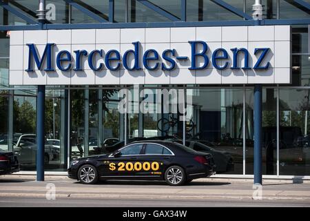 Ottawa, Ontario, Canada. 5 Luglio, 2016. La Mercedes-Benz concessionaria in Ottawa, Ont., il 5 luglio 2016. © Lars Hagberg/ZUMA filo/Alamy Live News Foto Stock