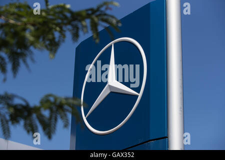 Ottawa, Ontario, Canada. 5 Luglio, 2016. La Mercedes-Benz concessionaria in Ottawa, Ont., il 5 luglio 2016. © Lars Hagberg/ZUMA filo/Alamy Live News Foto Stock