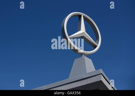 Ottawa, Ontario, Canada. 5 Luglio, 2016. La Mercedes-Benz concessionaria in Ottawa, Ont., il 5 luglio 2016. © Lars Hagberg/ZUMA filo/Alamy Live News Foto Stock