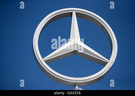 Ottawa, Ontario, Canada. 5 Luglio, 2016. La Mercedes-Benz concessionaria in Ottawa, Ont., il 5 luglio 2016. © Lars Hagberg/ZUMA filo/Alamy Live News Foto Stock