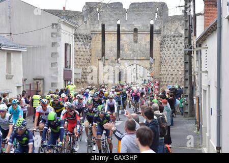 Limoges, Francia. 05 Luglio, 2016. Tour de France tappa 4 Da Saumur a Limoges. Illustrazione immagine del peloton durante la fase 4 del 2016 Tour de France a 237 km Stadio tra Saumur e Limoges, in data 5 luglio 2016 a Limoges, Francia Credit: Azione Plus sport/Alamy Live News Foto Stock