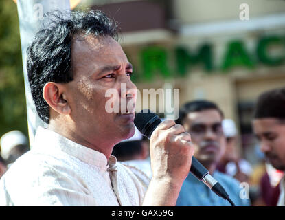 Roma, Italia. 06 Luglio, 2016. Nure Alam Siddique (detto Bachcu), bengali, durante le celebrazioni per la fine del Ramadan Credito: Patrizia Cortellessa/Alamy Live News Foto Stock