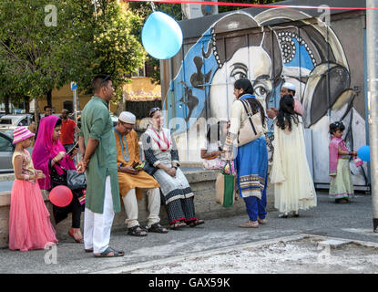 Roma, Italia. 06 Luglio, 2016. Le conversazioni alla fine della preghiera Credito: Patrizia Cortellessa/Alamy Live News Foto Stock