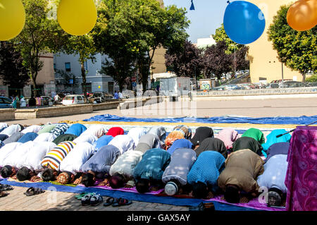 Roma, Italia. 06 Luglio, 2016. La comunità bengalese celebra a Roma alla fine del Ramadan Credito: Patrizia Cortellessa/Alamy Live News Foto Stock