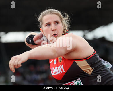 Lena Urbaniak di Germania compete nel colpo messo le donne turno di qualificazione al Campionato Europeo di Atletica presso lo Stadio Olimpico di Amsterdam, Paesi Bassi, 06 luglio 2016. Foto: Michael Kappeler/dpa Foto Stock