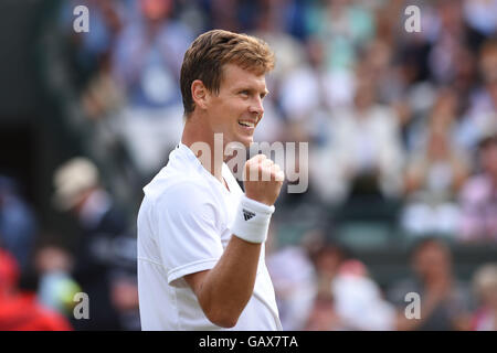 0Londra, Regno Unito. 6 Luglio, 2016. All England Lawn Tennis e Croquet Club di Londra, Inghilterra. Il torneo di Wimbledon Tennis Championships Giorno 10. Numero 10 sementi, Tomas BERDYCH (CZE) celebra la sua vittoria durante il suo primo quarto di finale di partita contro il numero 32 sementi, Lucas Pouille. Credit: Azione Plus immagini di sport/Alamy Live News Foto Stock