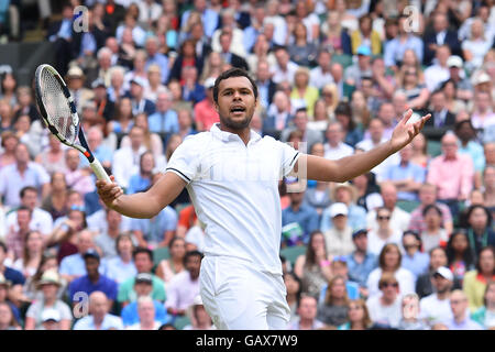 0Londra, Regno Unito. 6 Luglio, 2016. All England Lawn Tennis e Croquet Club di Londra, Inghilterra. Il torneo di Wimbledon Tennis Championships Giorno 10. Numero 12 sementi, Jo-Wilfried Tsonga (FRA) celebra un punto durante il suo primo quarto di finale di partita contro il numero 2 di sementi, Andy Murray (GBR). Credit: Azione Plus immagini di sport/Alamy Live News Foto Stock