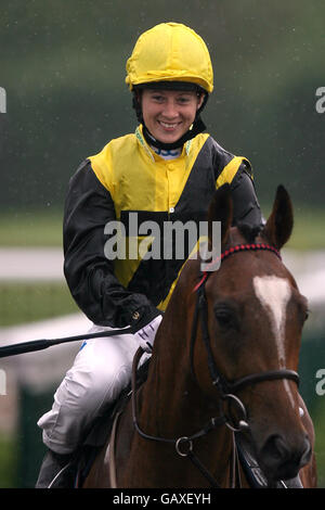 Corse ippiche - Ippodromo di Southwell. Admiralcollingwood indovato da Hayley Turner in corso di post per il Pawn in Life handicap alle gare di Southwell Foto Stock