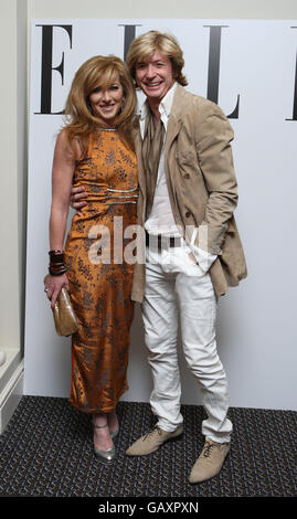 Nicky Clarke e Kelly Hoppen arrivano al party post-spettacolo per la prima "The Edge of Love" al Berkeley Hotel, Knightsbridge, nel centro di Londra. Foto Stock