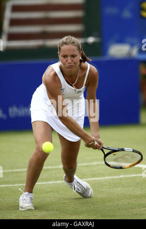 Kateryna Bondarenko in azione durante il DFS Classic AT L'Edgbaston Priory Club di Birmingham Foto Stock