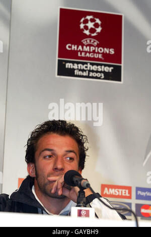 Calcio - UEFA Champions League - finale - Juventus / AC Milan - Conferenza Stampa. Alessandro del Piero della Juventus risponde alle domande durante la conferenza stampa Foto Stock