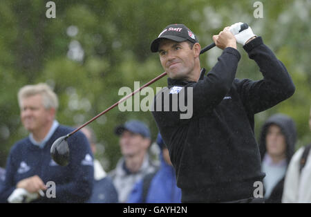 L'irlandese Padraig Harrington gioca dal 2° tee durante l'European Open al London Golf Club, Ash, Kent. Foto Stock