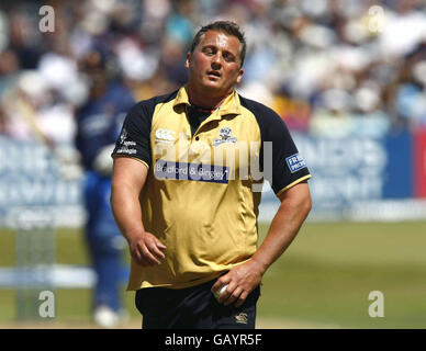 Cricket - Friends Provident Trophy - Semifinale - Essex / Yorkshire - The County Ground. Lo Yorkshire's Darren Gough durante la semifinale del Trofeo Friend's Provident al County Ground di Chelmsford, Essex. Foto Stock