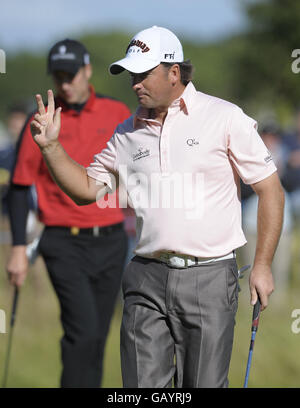 Graeme McDowell in Irlanda celebra un'aquila il 15 durante il 3° round durante l'European Open al London Golf Club, Ash, Kent. Foto Stock