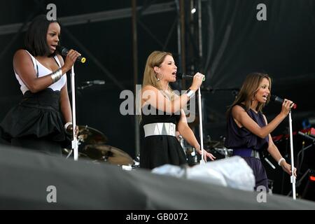 Gli Sugabes si esibiscono durante l'Oxegen Festival 2008 presso l'ippodromo di Punchestown, Naas, County Kildare, Irlanda. Foto Stock