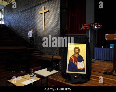 La sala centrale dell'Università di York è preparata per la sessione di apertura del Sinodo Generale della Chiesa d'Inghilterra. Foto Stock