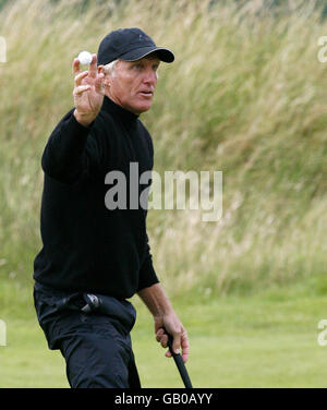 Golf - Open 2008 Championship - Day One - Royal Birkdale Golf Club. Australian Greg Norman sul 18 ° verde durante il primo round del campionato Open al Royal Birkdale Golf Club, Southport. Foto Stock