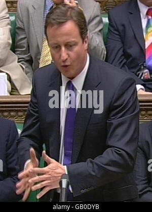 Il leader conservatore David Cameron ha ritratto di parlare alla Camera dei Comuni. Foto Stock