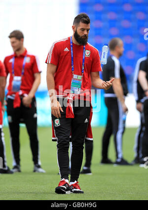 Il Galles Joe Ledley durante la passeggiata intorno allo Stade de Lyon Lione. Foto Stock