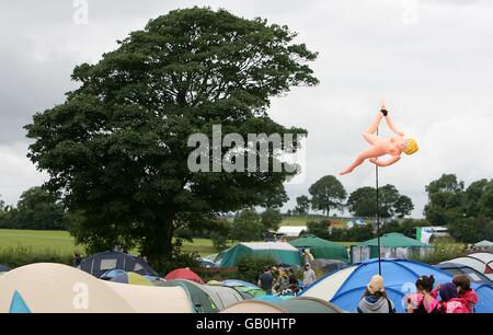 Una vista generale del campeggio al Festival di Oxegen 2008 presso l'ippodromo di Punchestown, Naas, County Kildare, Irlanda. Foto Stock