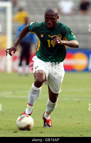 Calcio - Coppa delle confederazioni FIFA - Semifinale - Camerun contro Colombia. Eric Djemba Djemba del Camerun Foto Stock