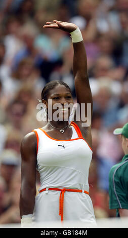 Serena Williams festeggia il raggiungimento della finale dopo aver sconfitto Justin Henin-Hardenne Foto Stock