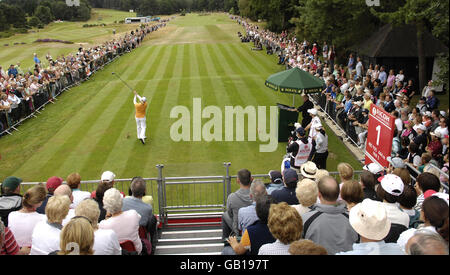 Sweden's Annika Sorenstam tee of from the 1st hole during Round Four of the Ricoh Women's British Open at Sunningdale Golf Club, Berkshire. Foto Stock