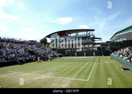 Tennis - Wimbledon 2003 - Le donne della terza tornata - Justine Henin-Hardenne v Alisha Molik Foto Stock