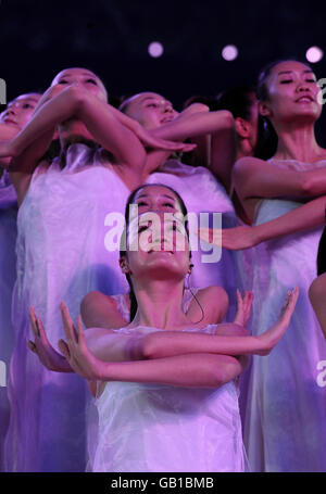 Olimpiadi - Giochi Olimpici di Pechino 2008 - cerimonia di apertura. Artisti durante i Giochi Olimpici di Pechino 2008 cerimonia di apertura allo Stadio Nazionale di Pechino, Cina. Foto Stock