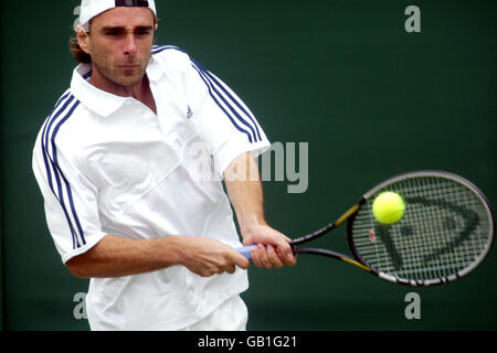 Tennis - Wimbledon 2003 - UOMINI 2. Round - Paradorn SRICHAPHAN v Olivier MUTIS Foto Stock