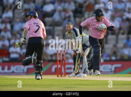 Cricket - Venti20 Cup - finale - Kent Spitfires v Middlesex crociati - il Rose Bowl Foto Stock