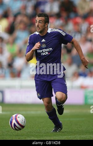 Calcio - amichevole - Doncaster Rovers v Newcastle United - Keepmoat Stadium. Jose Enrique Sanchez di Newcastle United. Foto Stock