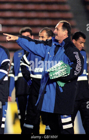 Gremio Coach Coach Luiz Felipe Scolari dà i suoi ordini Foto Stock