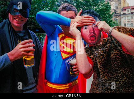 La destinazione più conveniente per un booze tour o feste di addio al celibato party in Europa. Piazza Venceslao, Praga, Repubblica Ceca Foto Stock