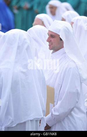 L'attore Matthew Rhys è accettato come membro del Gorsedd dei Bardi alla cerimonia nazionale Eisteddfod, Galles. Foto Stock