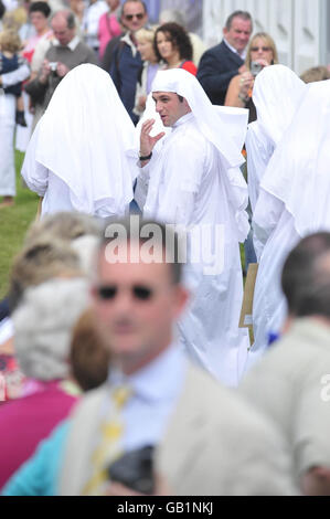 L'attore Matthew Rhys è accettato come membro del Gorsedd dei Bardi alla cerimonia nazionale Eisteddfod, Galles. Foto Stock