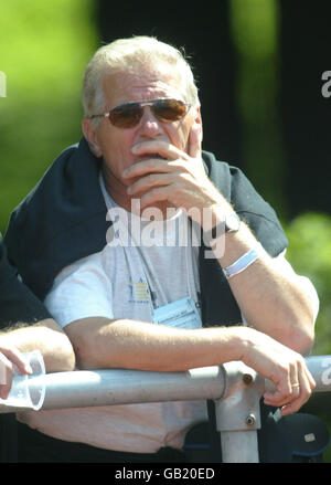 Atletica - European Cup Combined Events - First League. Un pensoso Ekkart Arbeit, allenatore di Denise Lewis Foto Stock