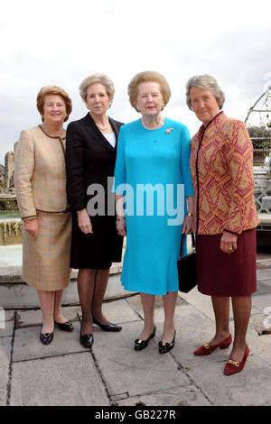 l-r: Anne Subba Row (moglie di Raman), Lady norma Major , Baronessa Thatcher e Rachael Heyhoe Flint partecipano oggi alla Lady Taverners 21° anniversario pranzo, a Londra. Foto Stock