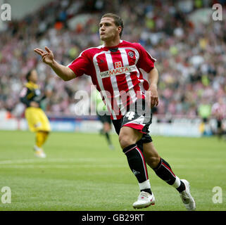 Billy Sharp di Sheffield United festeggia dopo aver segnato il suo secondo gol contro il QPR durante la partita del Coca-Cola Football Championship a Bramall Lane, Sheffield. Foto Stock