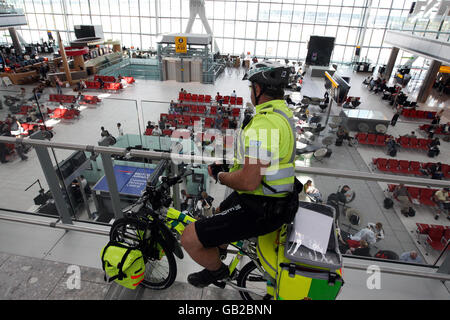 Londra ciclo ambulanza paramedico Foto Stock