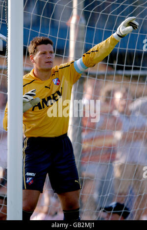 Calcio - amichevole - FC Utrecht v RC Genk. Rene Ponk, portiere del FC Utrecht, dirige la sua difesa Foto Stock