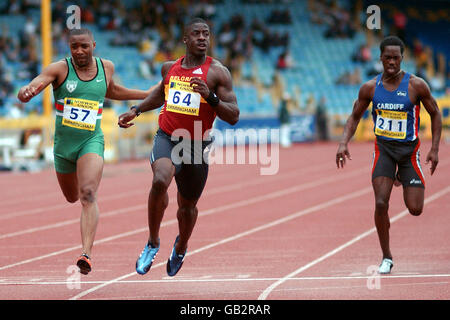 Atletica - Norwich Union AAA World Championships Trials. Dwain Chambers supera la linea per vincere la finale 100m davanti al secondo posto Darren Campbell (l) Foto Stock