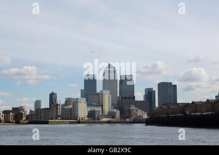 Grattacieli di Canary Wharf a Londra, Inghilterra. La zona è la casa per le società finanziarie e le banche di investimento. Foto Stock