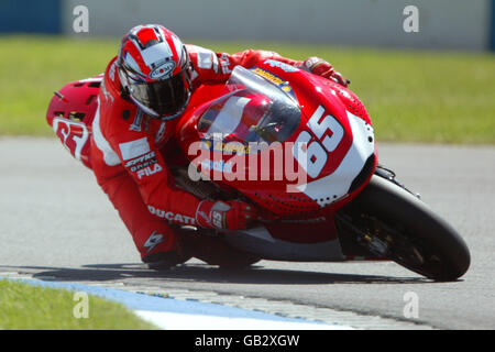 Motociclismo - Cinzano British Motorcycle Grand Prix - Donington Park - Qualifiche. Loris Capirossi del Team Ducati Marlboro durante la prima sessione di prove Foto Stock